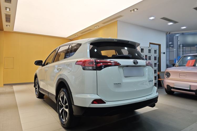 Used Toyota RAV4 2016 2.0L CVT Two-Wheel Drive Urban Edition China V Standard Exterior 3