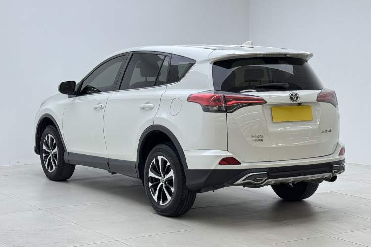 Used Toyota RAV4 2016 2.0L CVT Two-Wheel Drive Urban Edition China V Standard Exterior 3