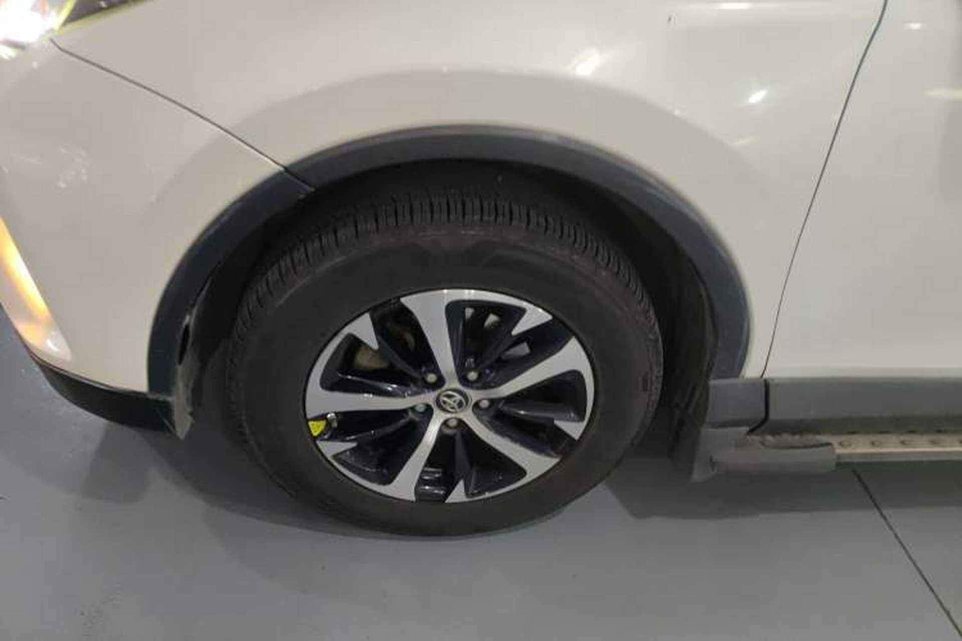 Used Toyota RAV4 2016 2.0L CVT Two-Wheel Drive Fashion Edition China V Standard Exterior 4