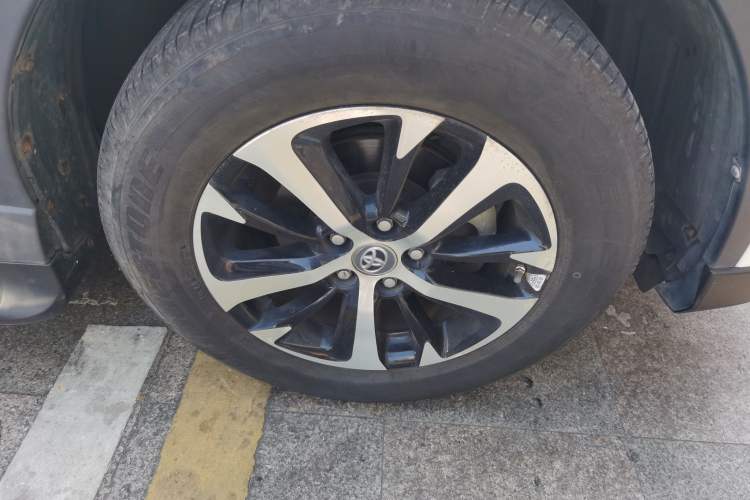Used Toyota RAV4 2016 2.0L CVT Two-Wheel Drive Urban Edition China V Standard Exterior 4