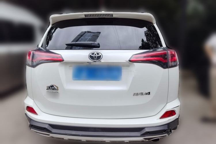 Used Toyota RAV4 2016 2.0L CVT Two-Wheel Drive Fashion Edition China V Standard Exterior 4