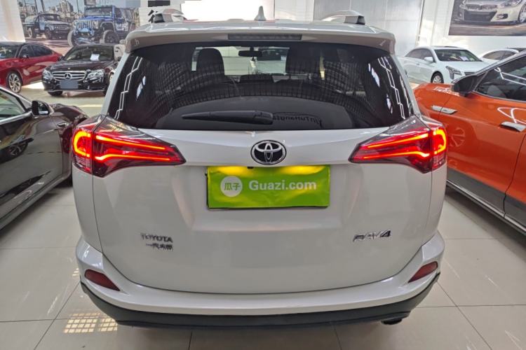 Used Toyota RAV4 2016 2.0L CVT Two-Wheel Drive Fashion Edition China V Standard Exterior 4