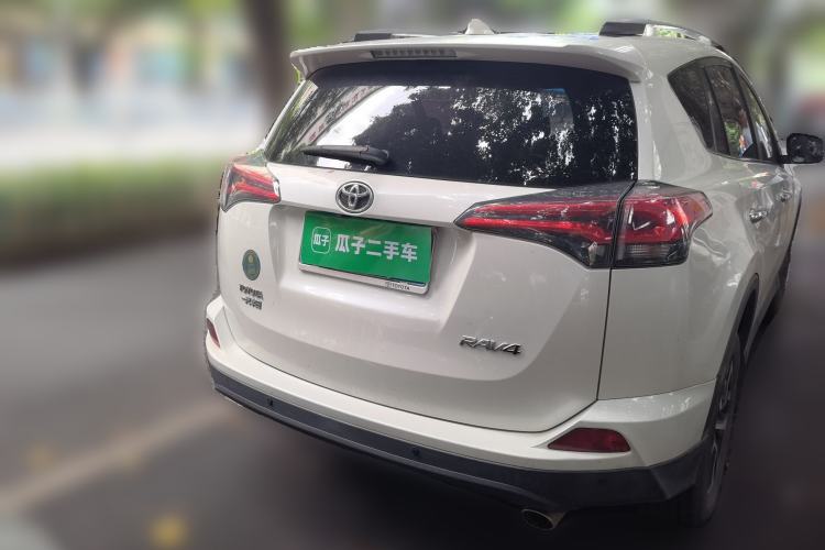 Used Toyota RAV4 2016 2.0L CVT Two-Wheel Drive Fashion Edition China V Standard Exterior 4