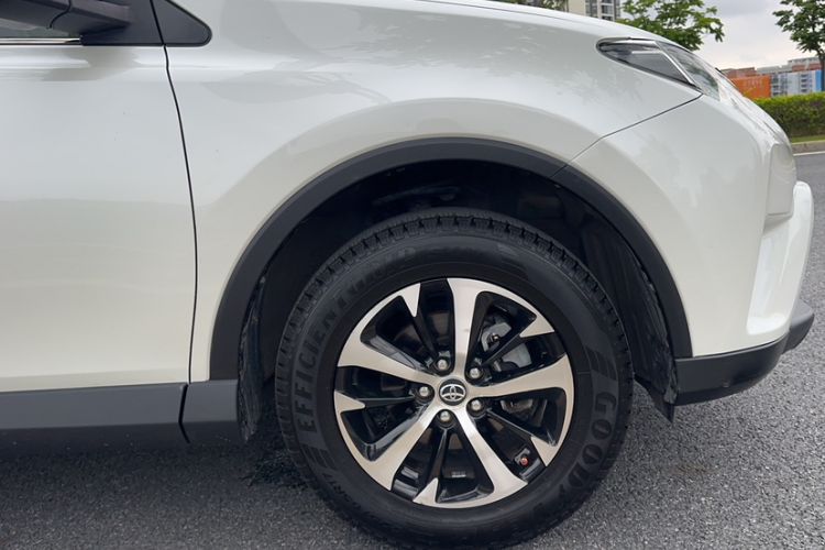 Used Toyota RAV4 2016 2.0L CVT Two-Wheel Drive Urban Edition China V Standard Exterior 4