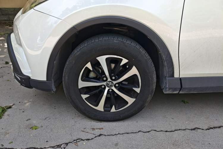 Used Toyota RAV4 2016 2.0L CVT Two-Wheel Drive Comfort Edition China V Standard Exterior 4
