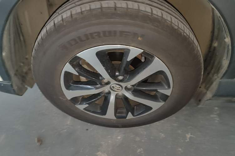 Used Toyota RAV4 2016 2.0L CVT Two-Wheel Drive Fashion Edition China V Standard Exterior 4