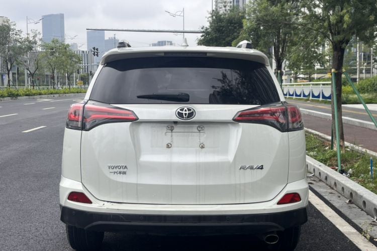 Used Toyota RAV4 2016 2.0L CVT Two-Wheel Drive Fashion Edition China V Standard Exterior 4