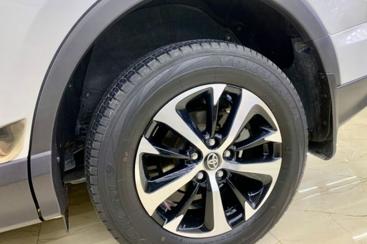 Used Toyota RAV4 2016 2.0L CVT Two-Wheel Drive Urban Edition China V Standard Exterior 4