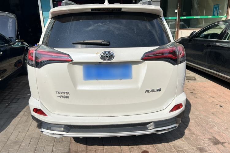 Used Toyota RAV4 2016 2.0L CVT Two-Wheel Drive Fashion Edition China V Standard Exterior 4