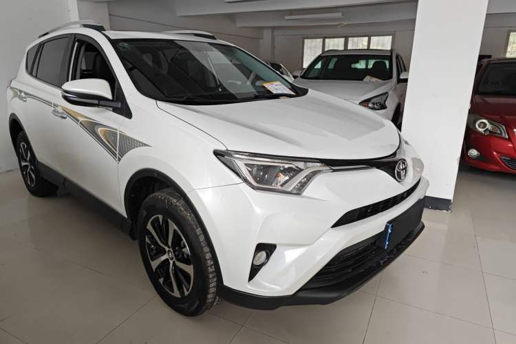 Used Toyota RAV4 2016 2.0L CVT Two-Wheel Drive Fashion Edition China V Standard Exterior 4