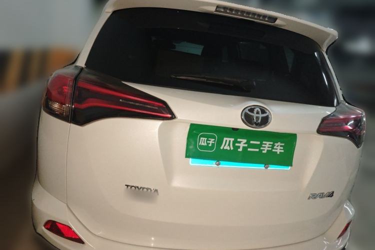 Used Toyota RAV4 2016 2.0L CVT Two-Wheel Drive Fashion Edition China V Standard Exterior 4