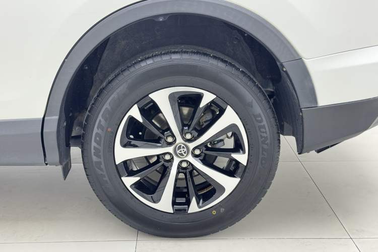 Used Toyota RAV4 2016 2.0L CVT Two-Wheel Drive Urban Edition China V Standard Exterior 4