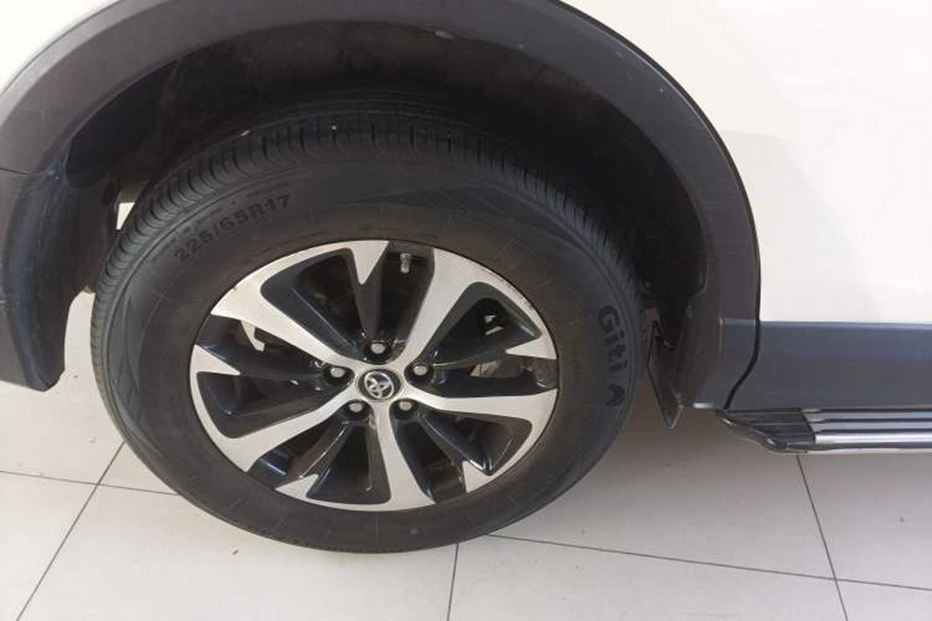 Used Toyota RAV4 2016 2.0L CVT Two-Wheel Drive Fashion Edition China V Standard Exterior 5