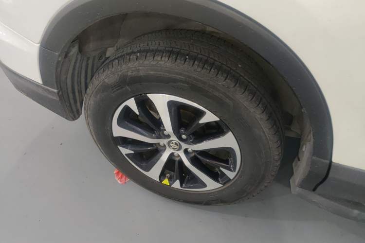 Used Toyota RAV4 2016 2.0L CVT Two-Wheel Drive Fashion Edition China V Standard Exterior 5