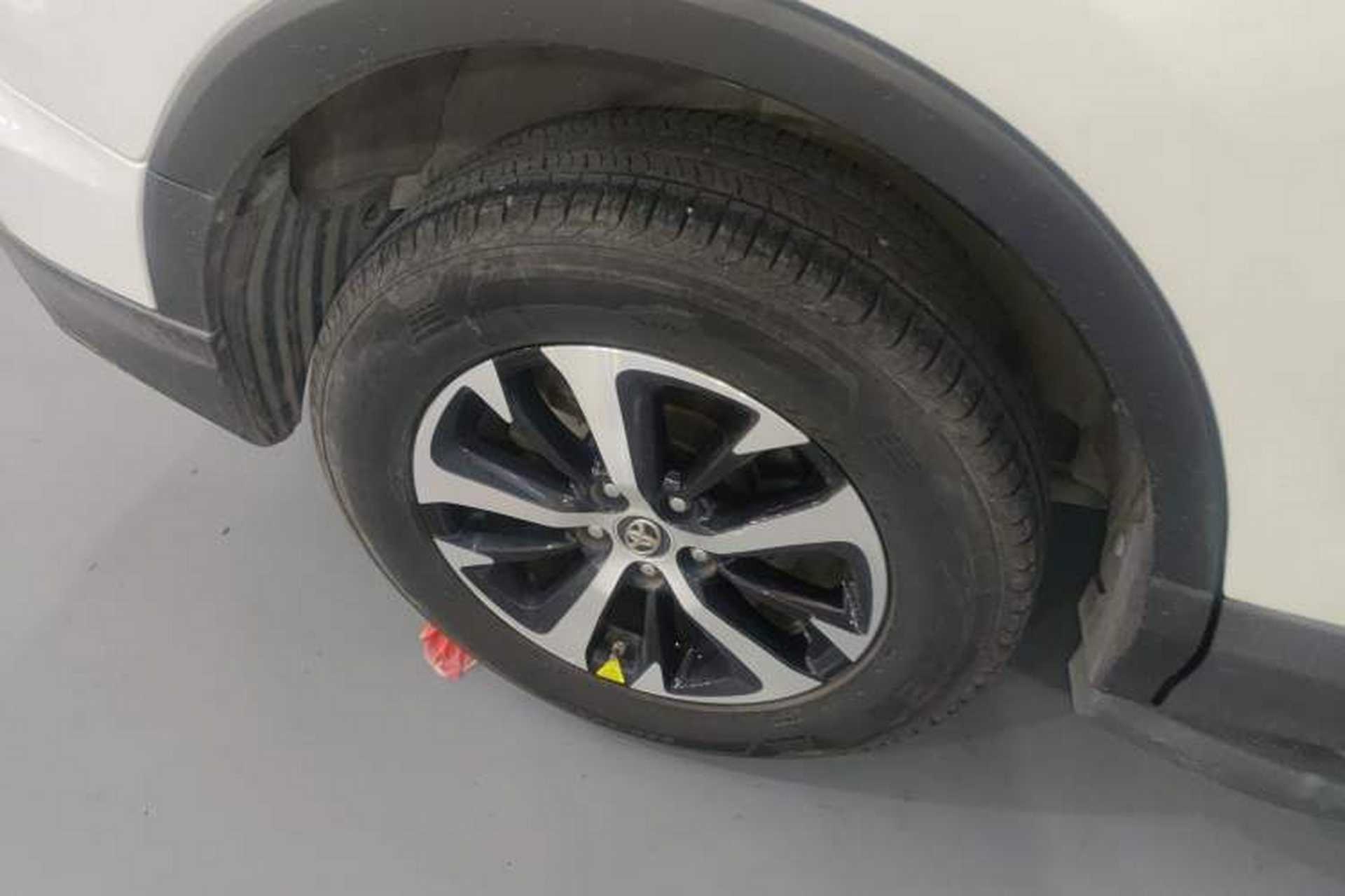 Used Toyota RAV4 2016 2.0L CVT Two-Wheel Drive Fashion Edition China V Standard Exterior 5