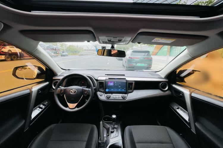 Used Toyota RAV4 2016 2.0L CVT Two-Wheel Drive Fashion Edition China V Standard Exterior 5