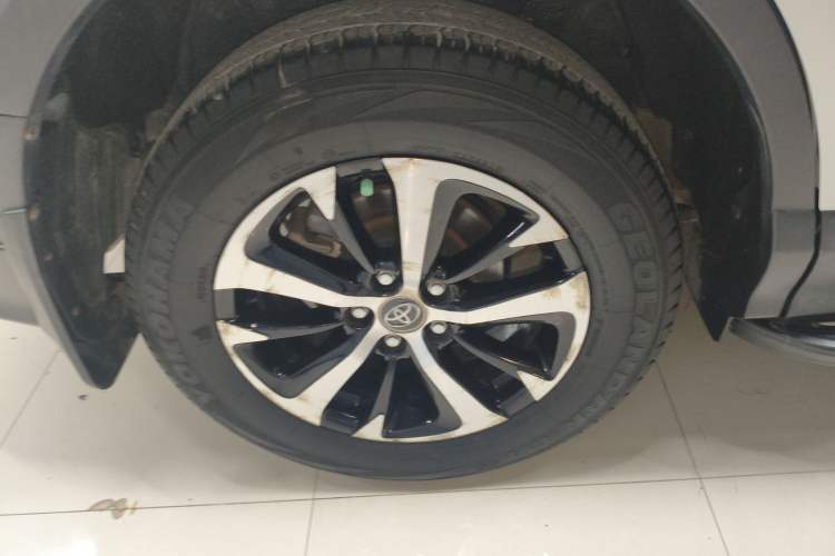 Used Toyota RAV4 2016 2.0L CVT Two-Wheel Drive Comfort Edition China V Standard Exterior 5