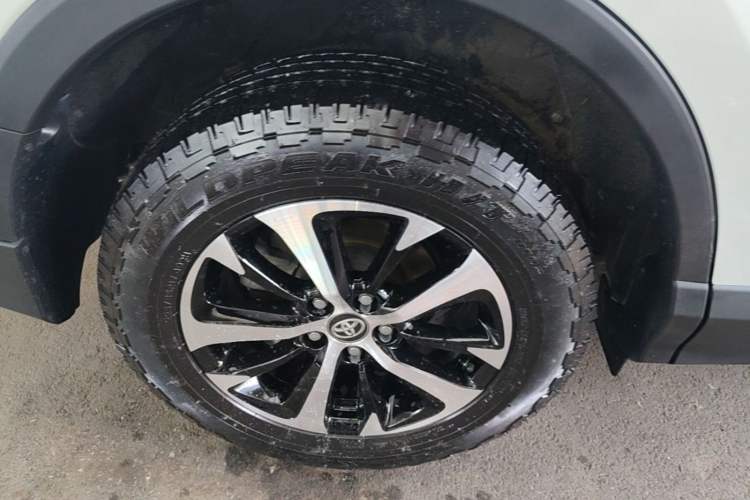 Used Toyota RAV4 2016 2.0L CVT Two-Wheel Drive Fashion Edition China V Standard Exterior 5