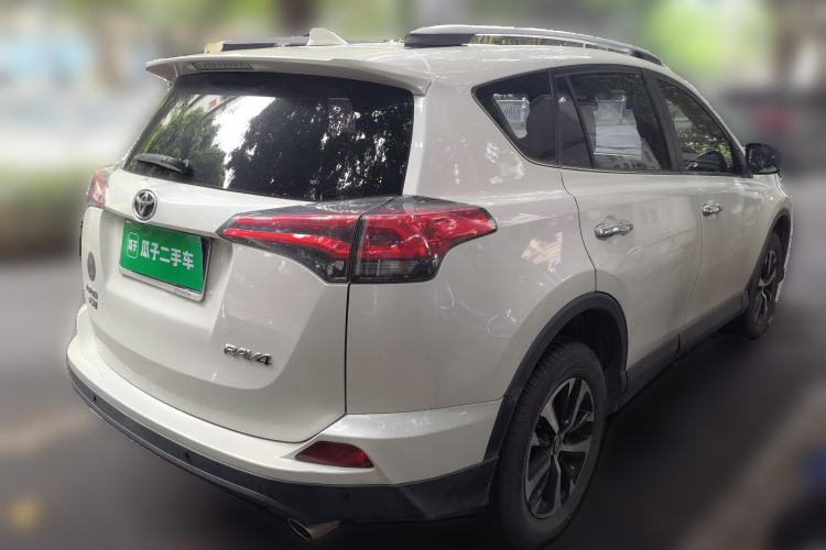 Used Toyota RAV4 2016 2.0L CVT Two-Wheel Drive Fashion Edition China V Standard Exterior 5