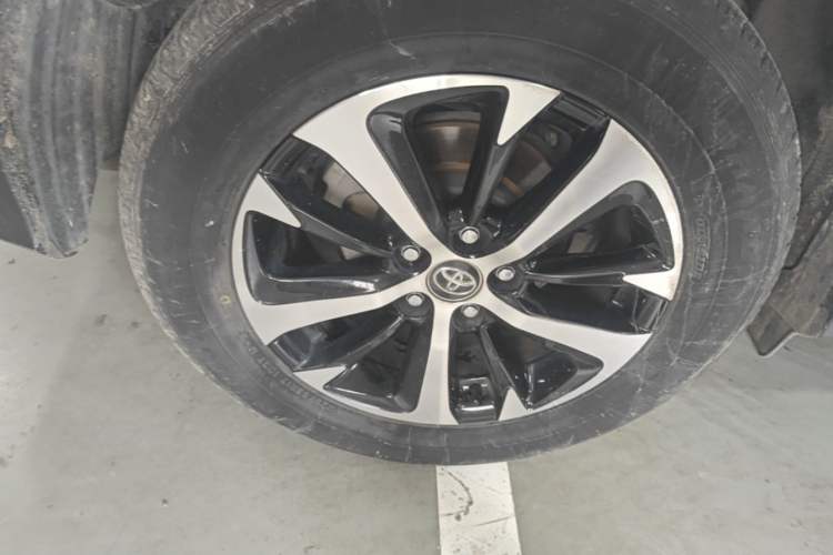 Used Toyota RAV4 2016 2.0L CVT Two-Wheel Drive Fashion Edition China V Standard Exterior 5