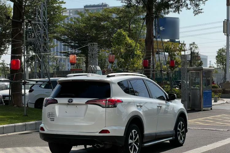 Used Toyota RAV4 2016 2.0L CVT Two-Wheel Drive Fashion Edition China V Standard Exterior 5