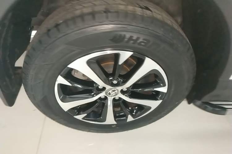 Used Toyota RAV4 2016 2.0L CVT Two-Wheel Drive Fashion Edition China V Standard Exterior 5