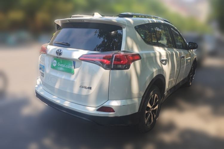 Used Toyota RAV4 2016 2.0L CVT Two-Wheel Drive Fashion Edition China V Standard Exterior 5