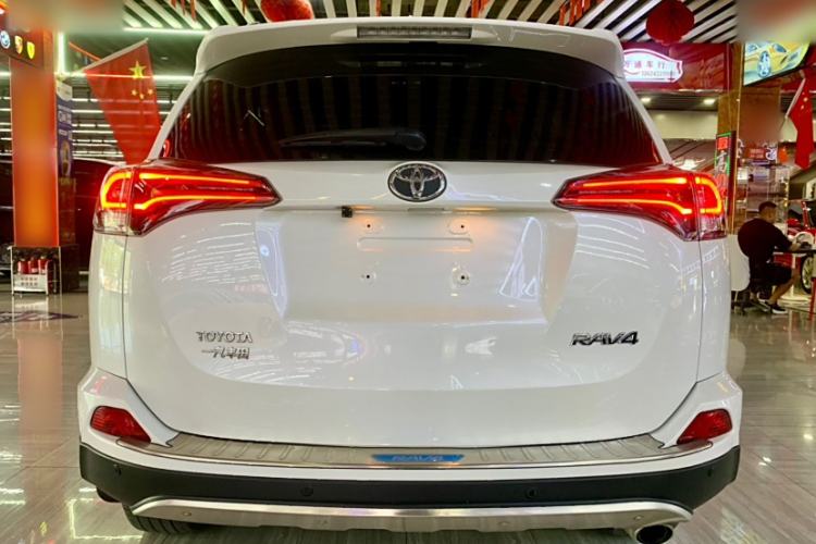 Used Toyota RAV4 2016 2.0L CVT Two-Wheel Drive Urban Edition China V Standard Exterior 5