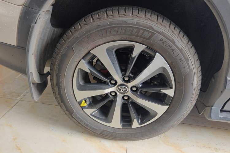 Used Toyota RAV4 2016 2.0L CVT Two-Wheel Drive Fashion Edition China V Standard Exterior 5