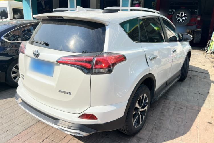 Used Toyota RAV4 2016 2.0L CVT Two-Wheel Drive Fashion Edition China V Standard Exterior 5