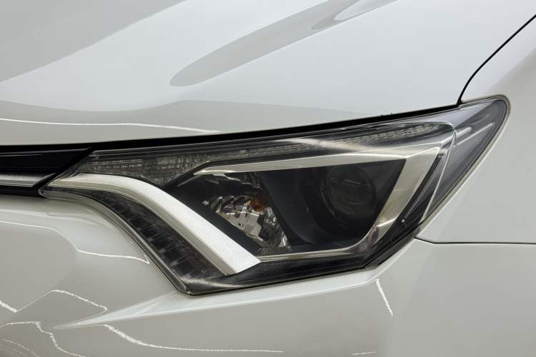 Used Toyota RAV4 2016 2.0L CVT Two-Wheel Drive Urban Edition China V Standard Exterior 5