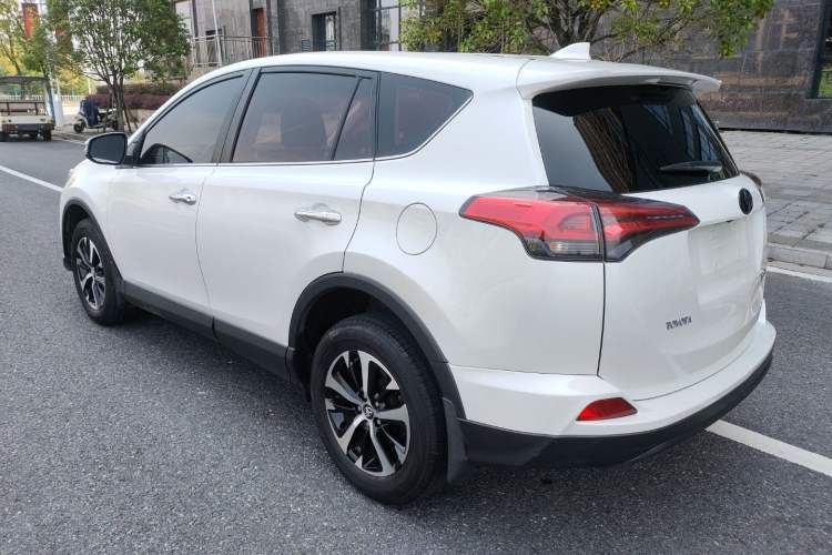 Used Toyota RAV4 2016 2.0L CVT Two-Wheel Drive Fashion Edition China V Standard Exterior 6
