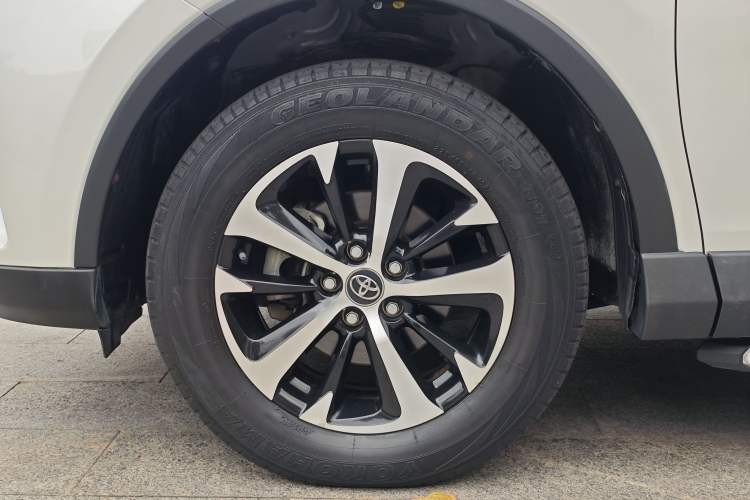 Used Toyota RAV4 2016 2.0L CVT Two-Wheel Drive Fashion Edition China V Standard Exterior 6