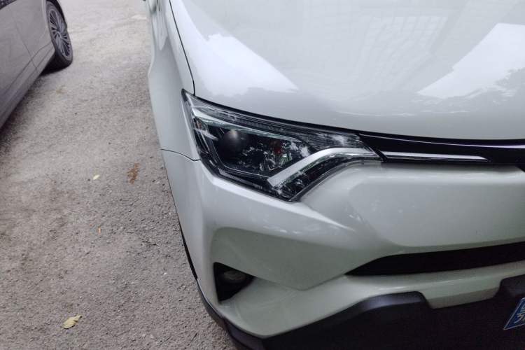 Used Toyota RAV4 2016 2.0L CVT Two-Wheel Drive Fashion Edition China V Standard Exterior 6
