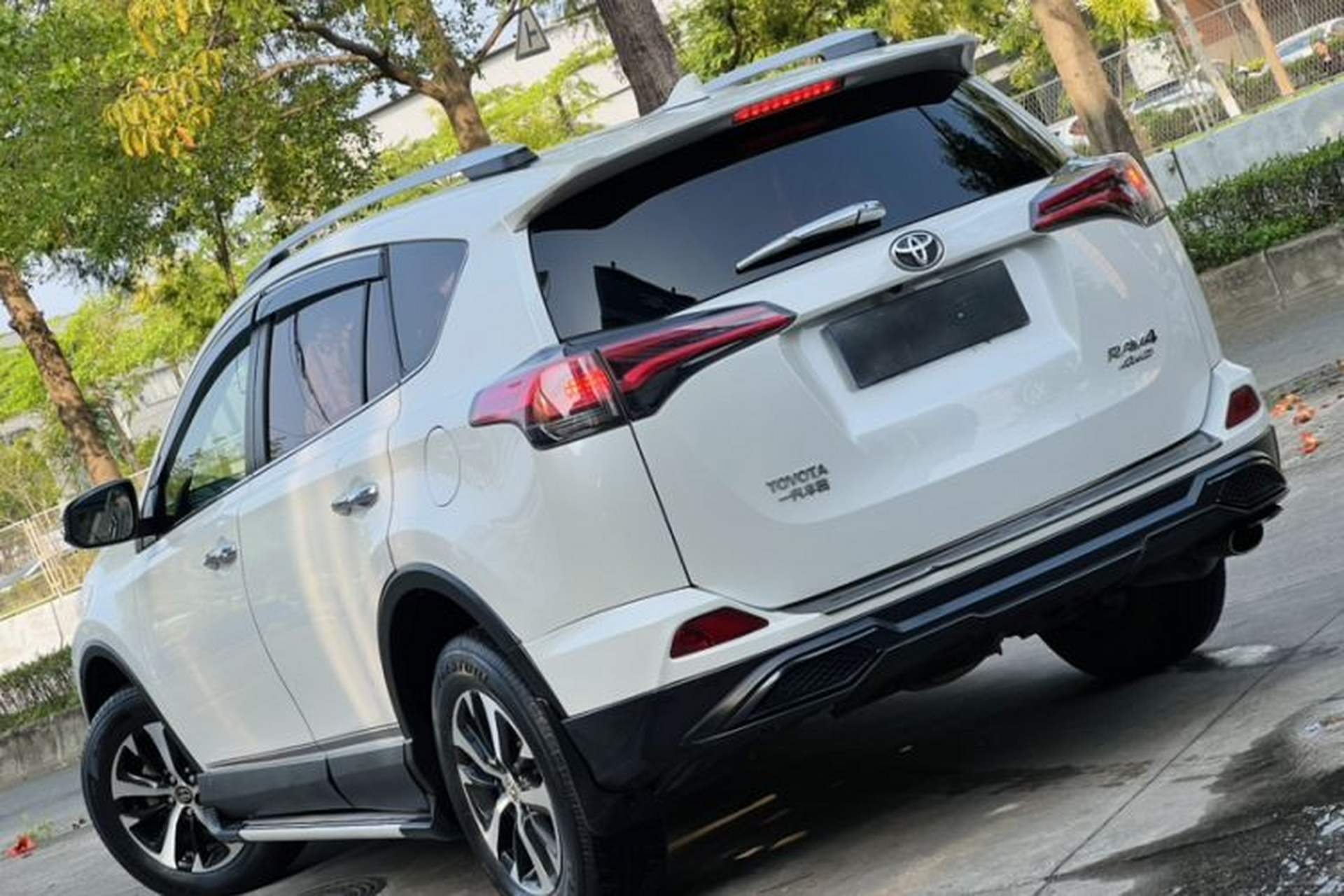 Used Toyota RAV4 2016 2.0L CVT Two-Wheel Drive Fashion Edition China V Standard Exterior 6