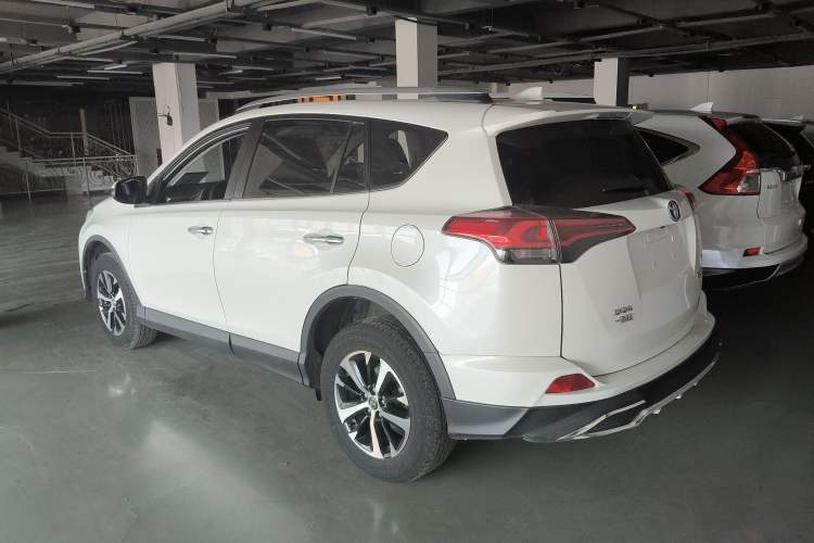 Used Toyota RAV4 2016 2.0L CVT Two-Wheel Drive Fashion Edition China V Standard Exterior 6
