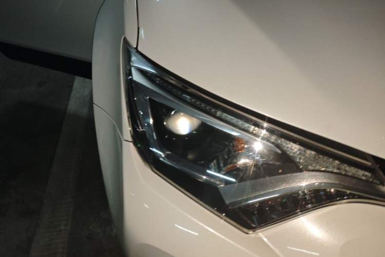 Used Toyota RAV4 2016 2.0L CVT Two-Wheel Drive Fashion Edition China V Standard Exterior 6