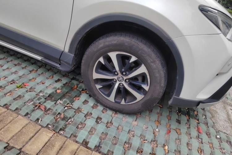 Used Toyota RAV4 2016 2.0L CVT Two-Wheel Drive Fashion Edition China V Standard Exterior 7