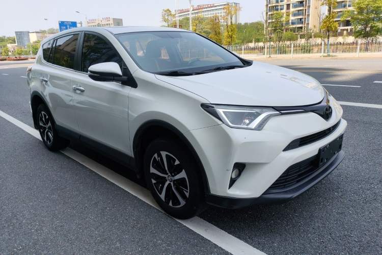 Used Toyota RAV4 2016 2.0L CVT Two-Wheel Drive Fashion Edition China V Standard Exterior 7