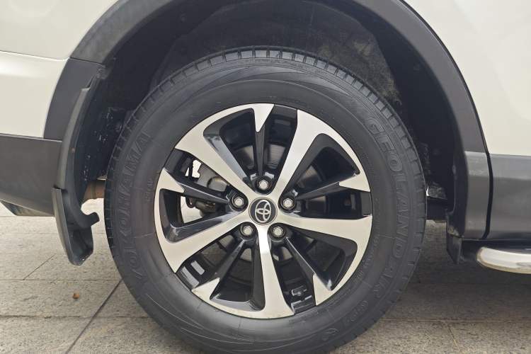 Used Toyota RAV4 2016 2.0L CVT Two-Wheel Drive Fashion Edition China V Standard Exterior 7