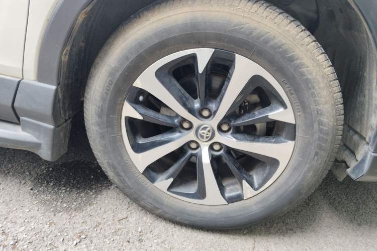 Used Toyota RAV4 2016 2.0L CVT Two-Wheel Drive Fashion Edition China V Standard Exterior 7
