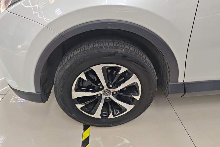 Used Toyota RAV4 2016 2.0L CVT Two-Wheel Drive Fashion Edition China V Standard Exterior 7
