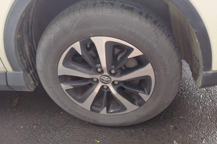 Used Toyota RAV4 2016 2.0L CVT Two-Wheel Drive Fashion Edition China V Standard Exterior 7