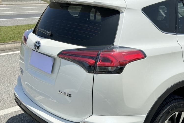 Used Toyota RAV4 2016 2.0L CVT Two-Wheel Drive Urban Edition China V Standard Exterior 7