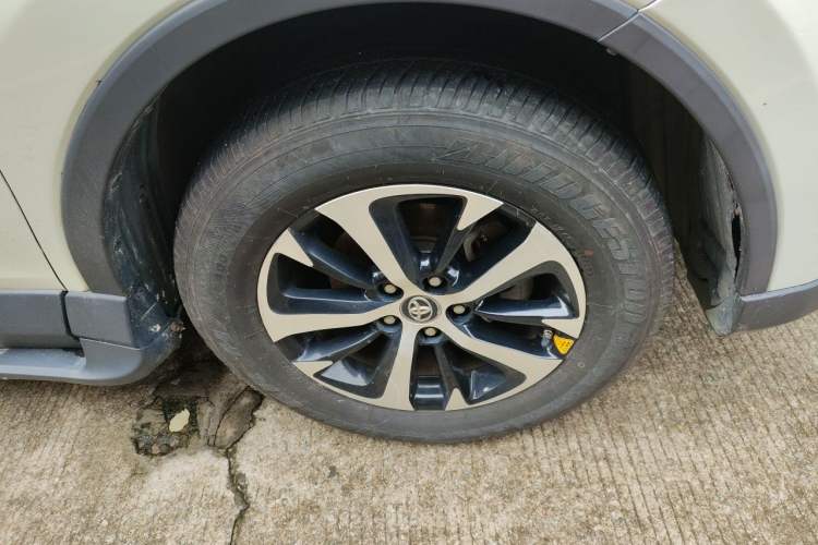 Used Toyota RAV4 2016 2.0L CVT Two-Wheel Drive Fashion Edition China V Standard Exterior 7