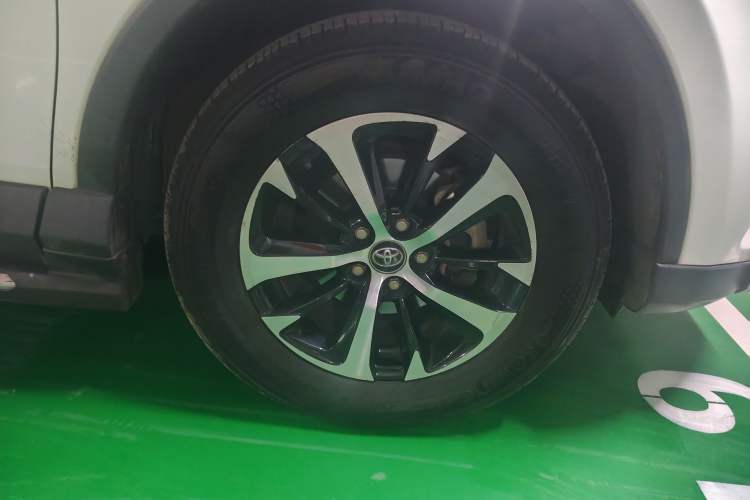 Used Toyota RAV4 2016 2.0L CVT Two-Wheel Drive Fashion Edition China V Standard Exterior 7