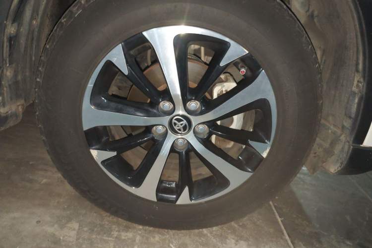 Used Toyota RAV4 2016 2.0L CVT Two-Wheel Drive Fashion Edition China V Standard Exterior 7