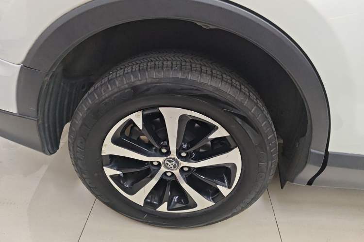 Used Toyota RAV4 2016 2.0L CVT Two-Wheel Drive Fashion Edition China V Standard Exterior 8