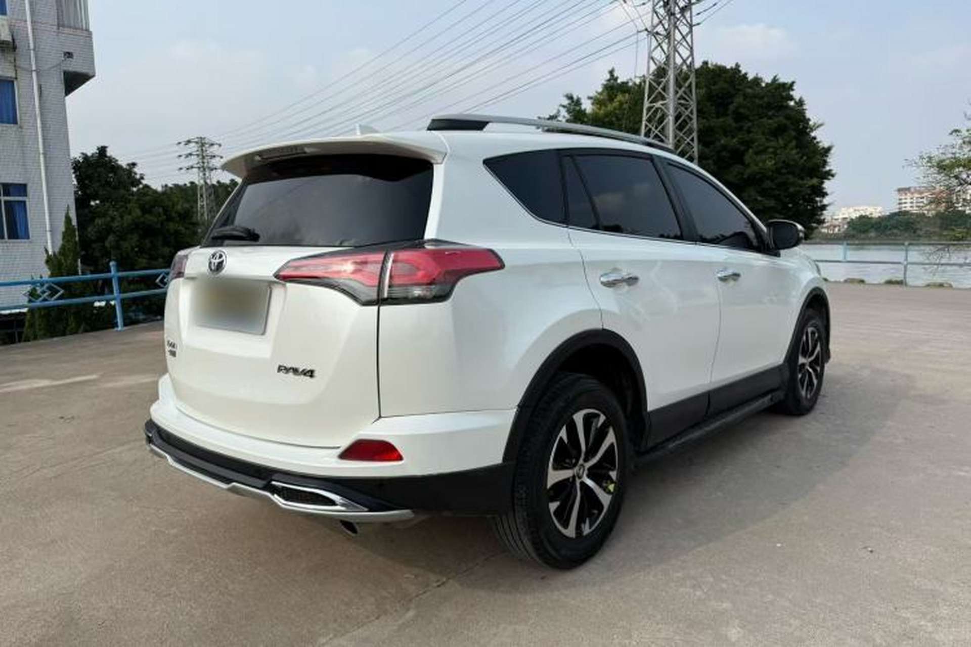 Used Toyota RAV4 2016 2.0L CVT Two-Wheel Drive Fashion Edition China V Standard Exterior 9