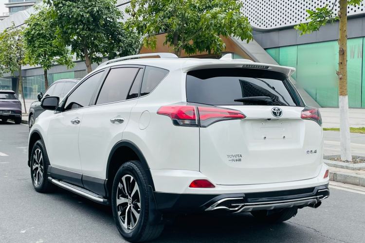 Used Toyota RAV4 2016 2.0L CVT Two-Wheel Drive Fashion Edition China V Standard Exterior 9